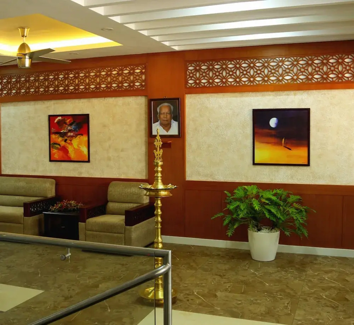 Kgees- HillTown Hotel