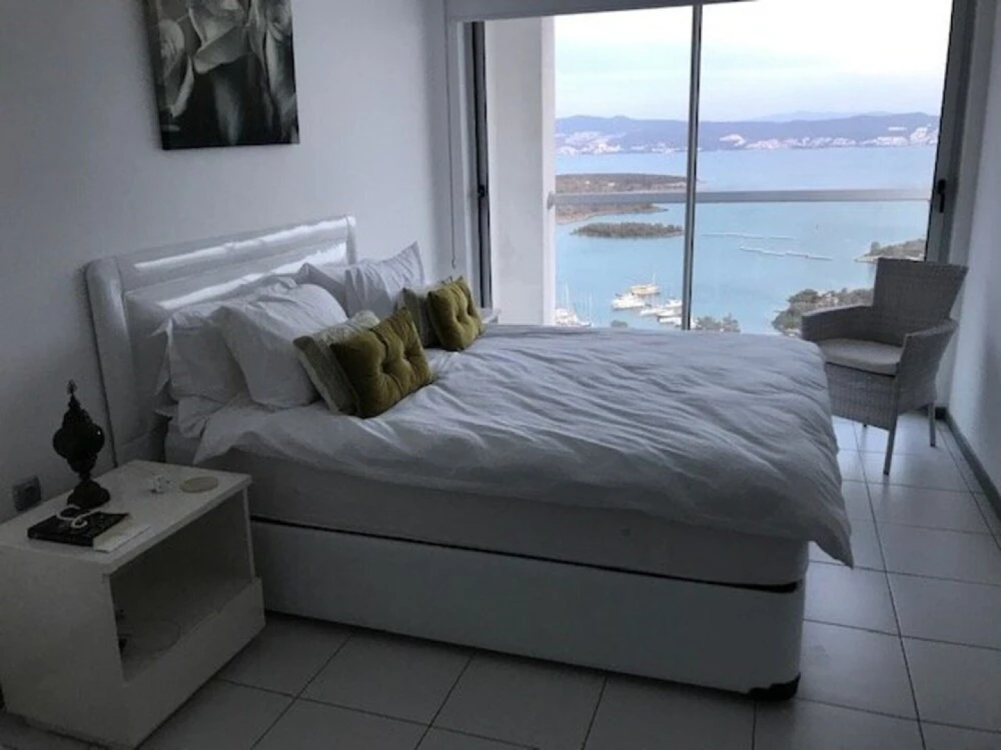 2 Bed Penthouse Apartment With Stunning Sea View