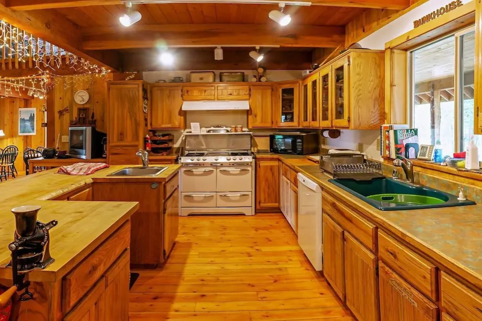 Sun Mountain Ranch Bunkhouse - Near Crater Lake