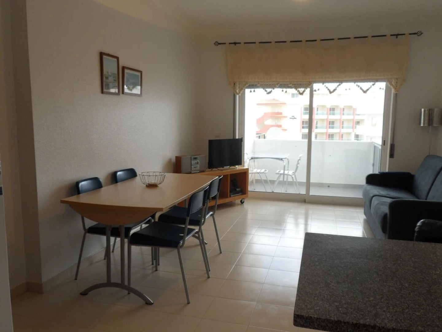 Apartamento Praia de Porches,izibookings