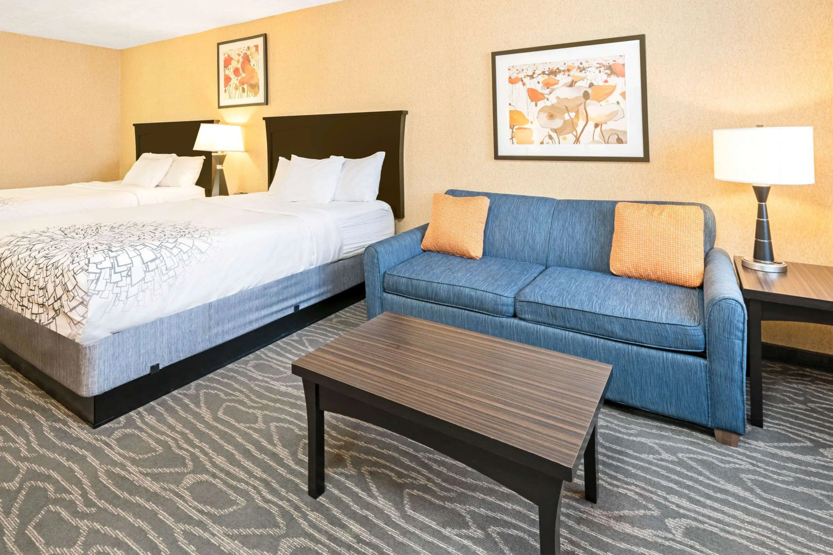 La Quinta Inn & Suites by Wyndham Logan