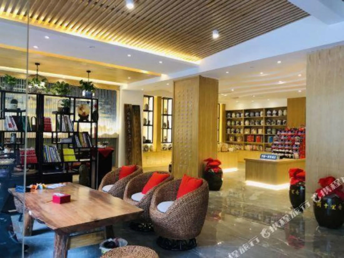 Zhengba Shilixiang Courtyard (Luding Daduhe Bridge)