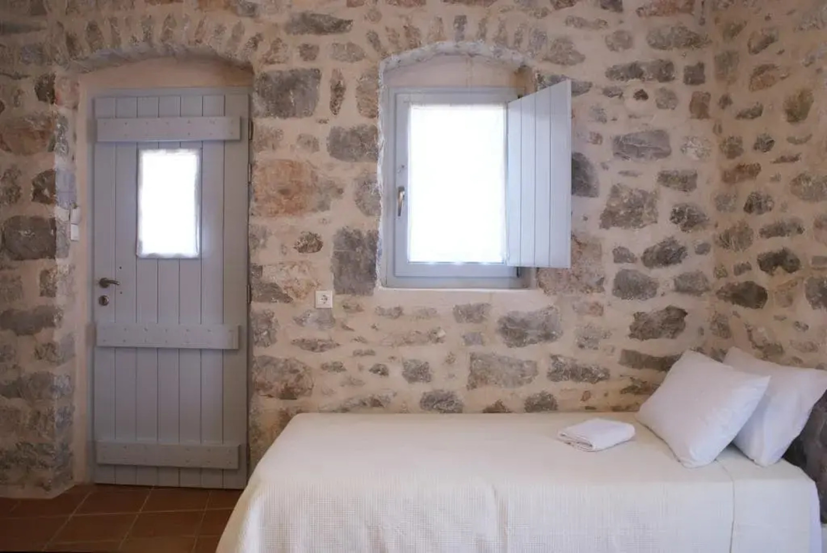 To Karavi Guesthouse