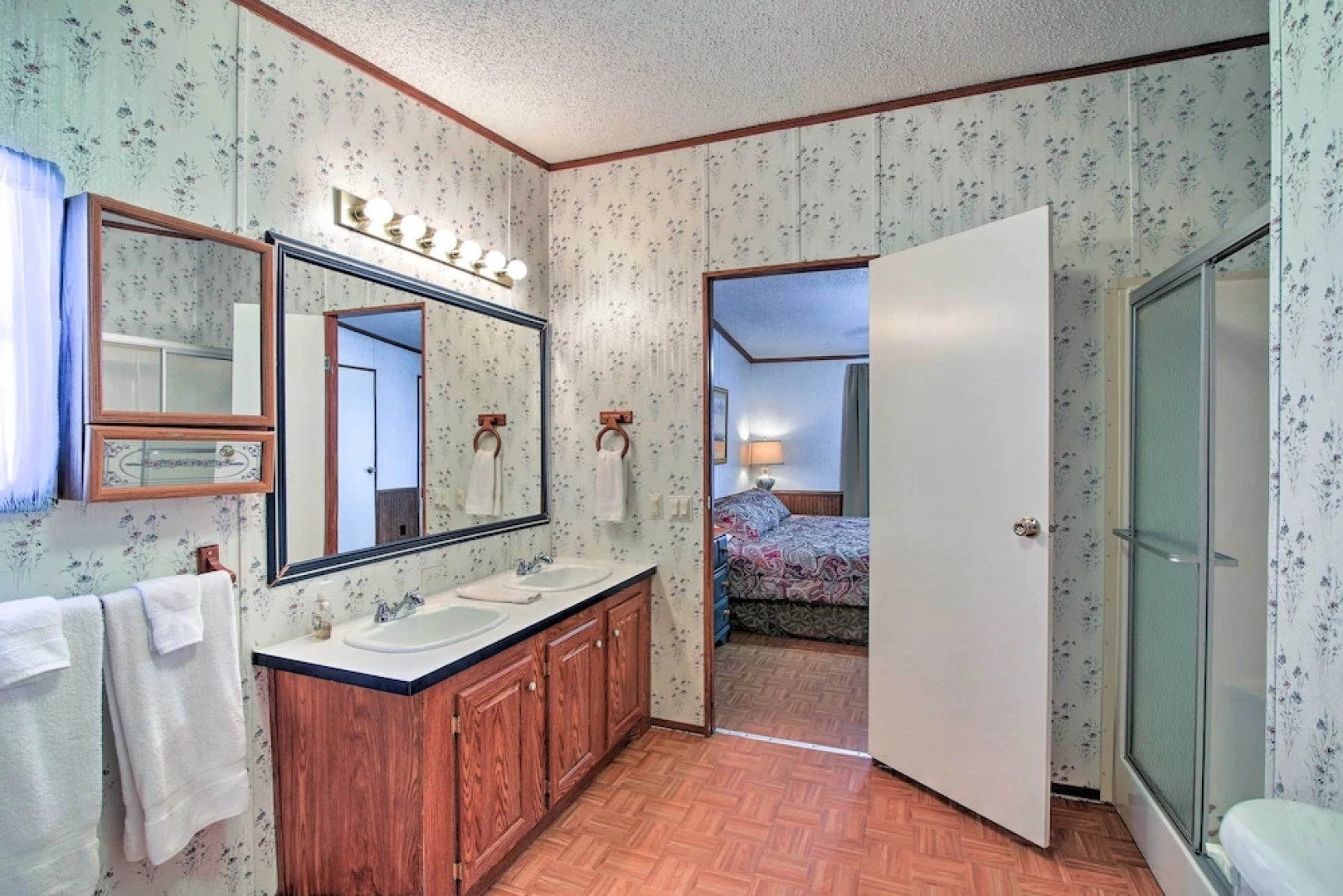 Utopia Family Home w/ Mountain Viewing Deck!