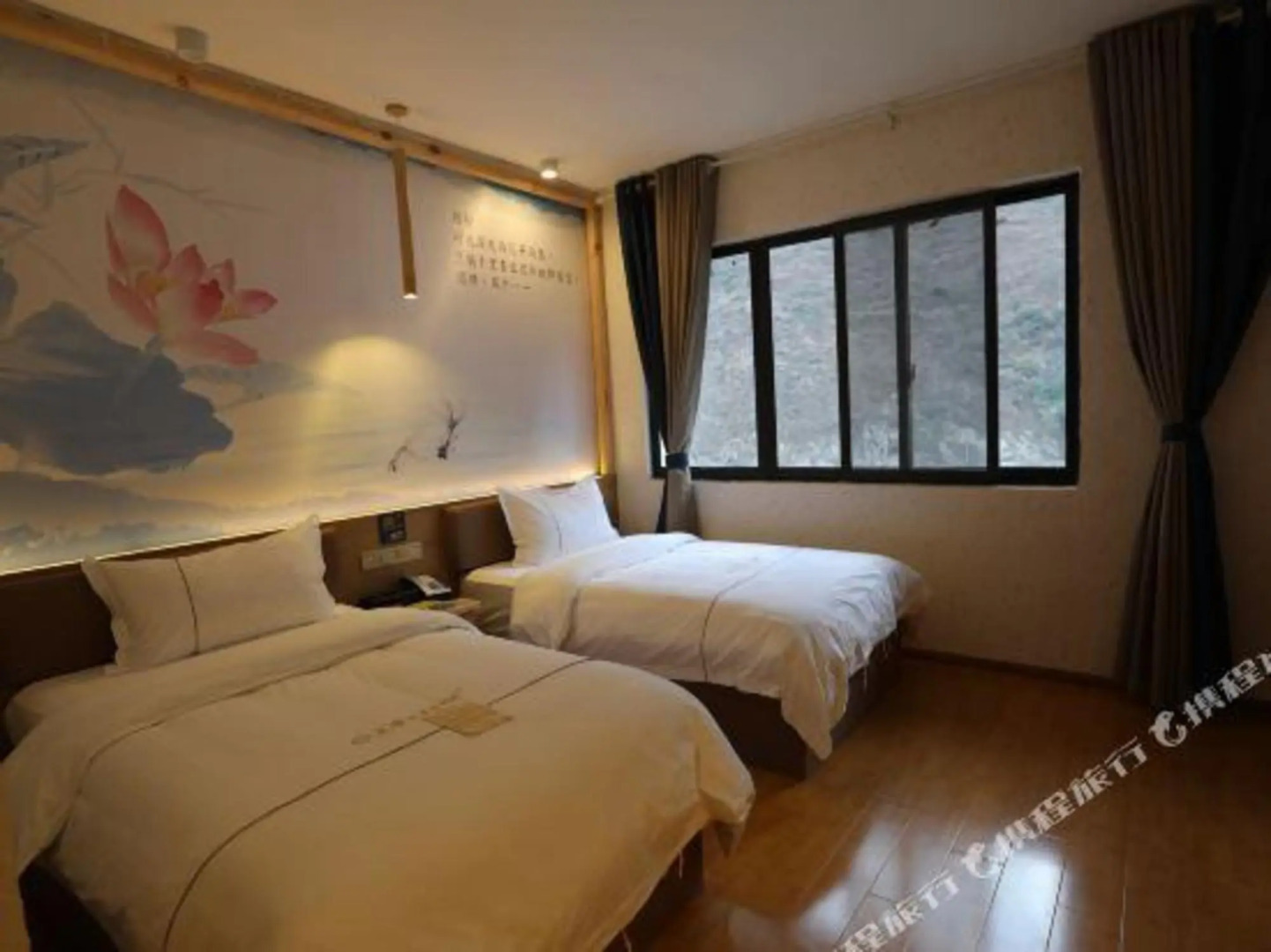 Zhengba Shilixiang Courtyard (Luding Daduhe Bridge)