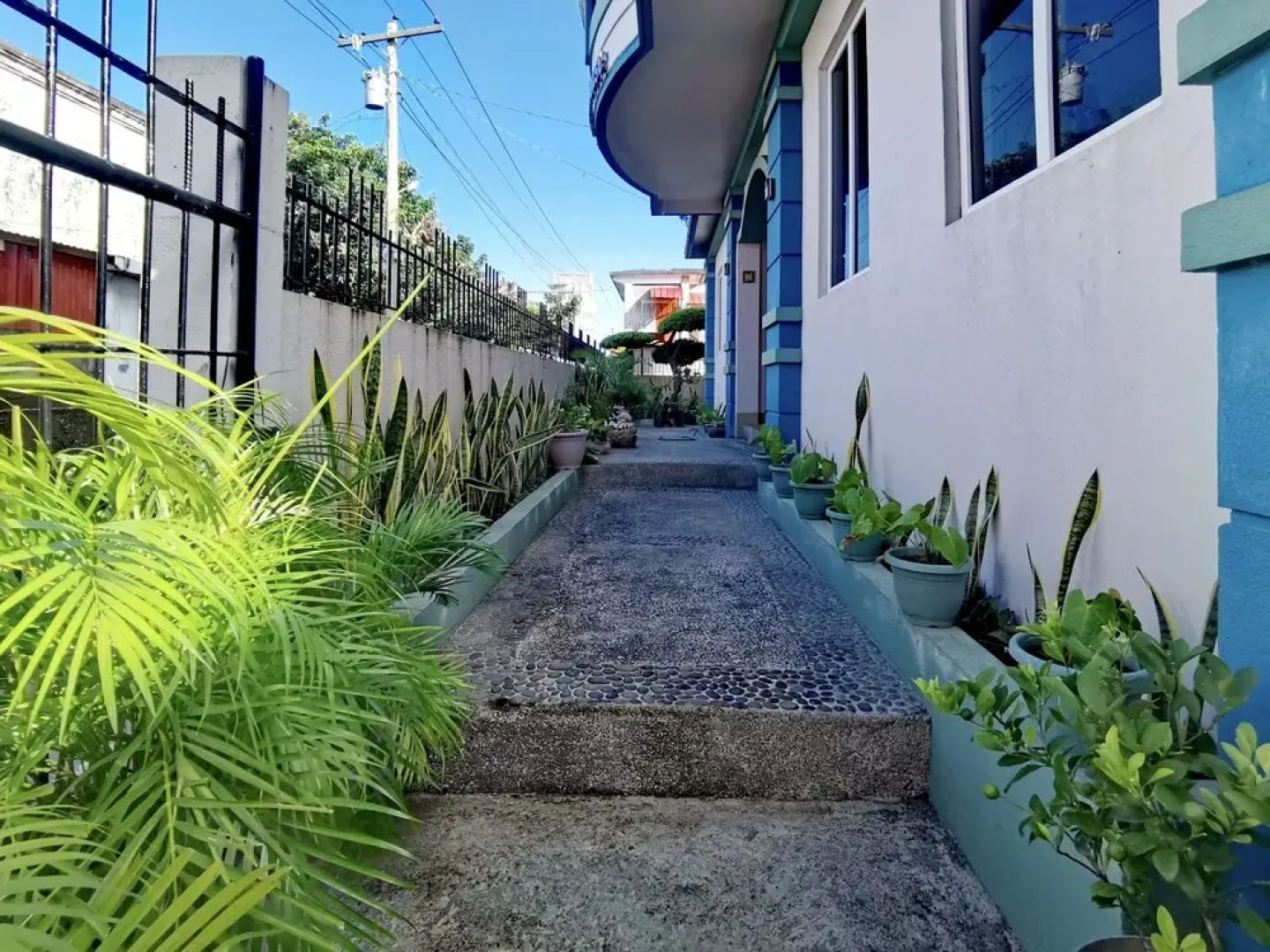 Den Den Guesthouse