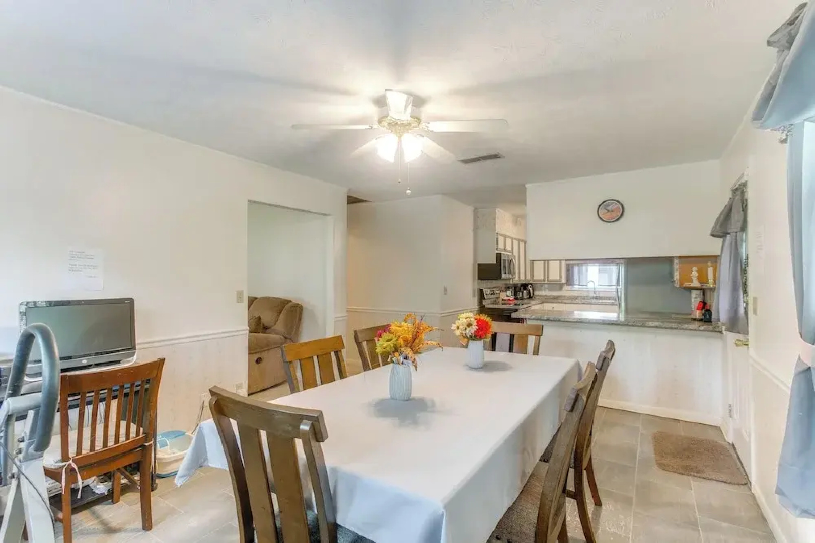 Cozy Waycross House w/ Yard & Screened Patio!