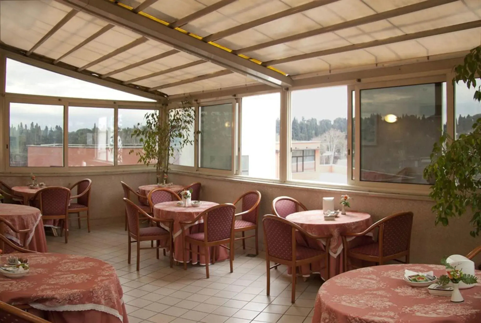 J Maluni City Hotel