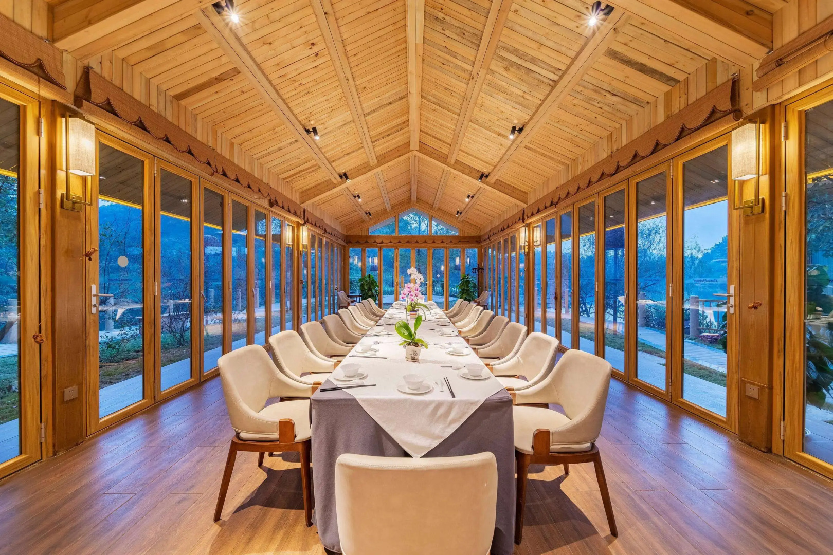 Howard Johnson By Wyndham Lake Serenity Hotel Neijiang