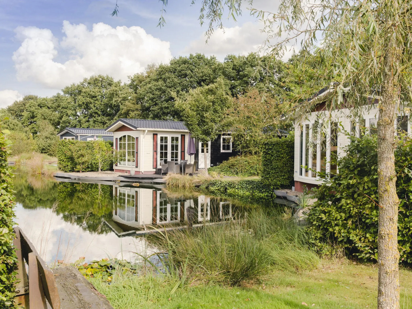 Comfy chalet with a dishwasher, directly on a pond