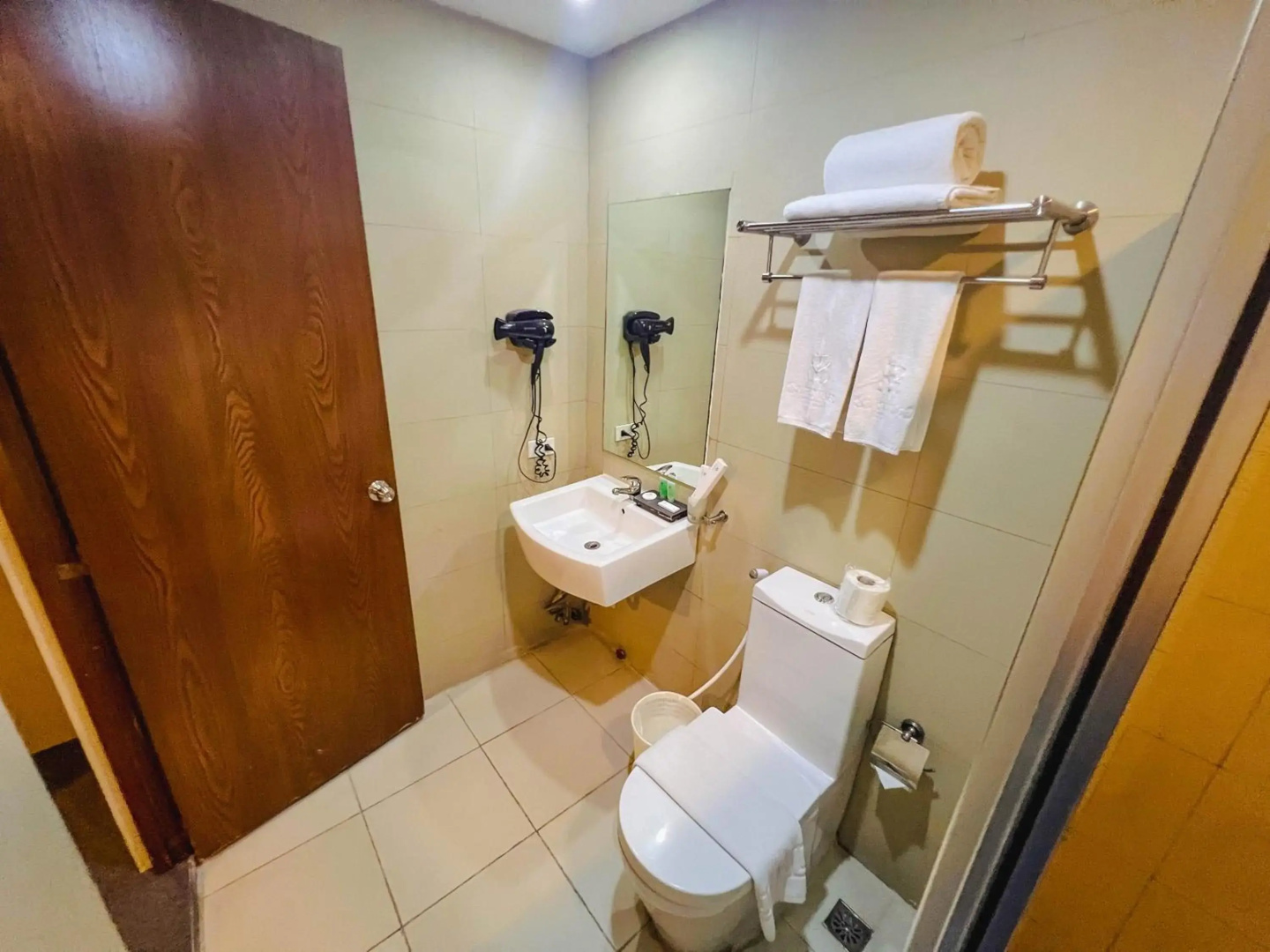 88 Courtyard Hotel
