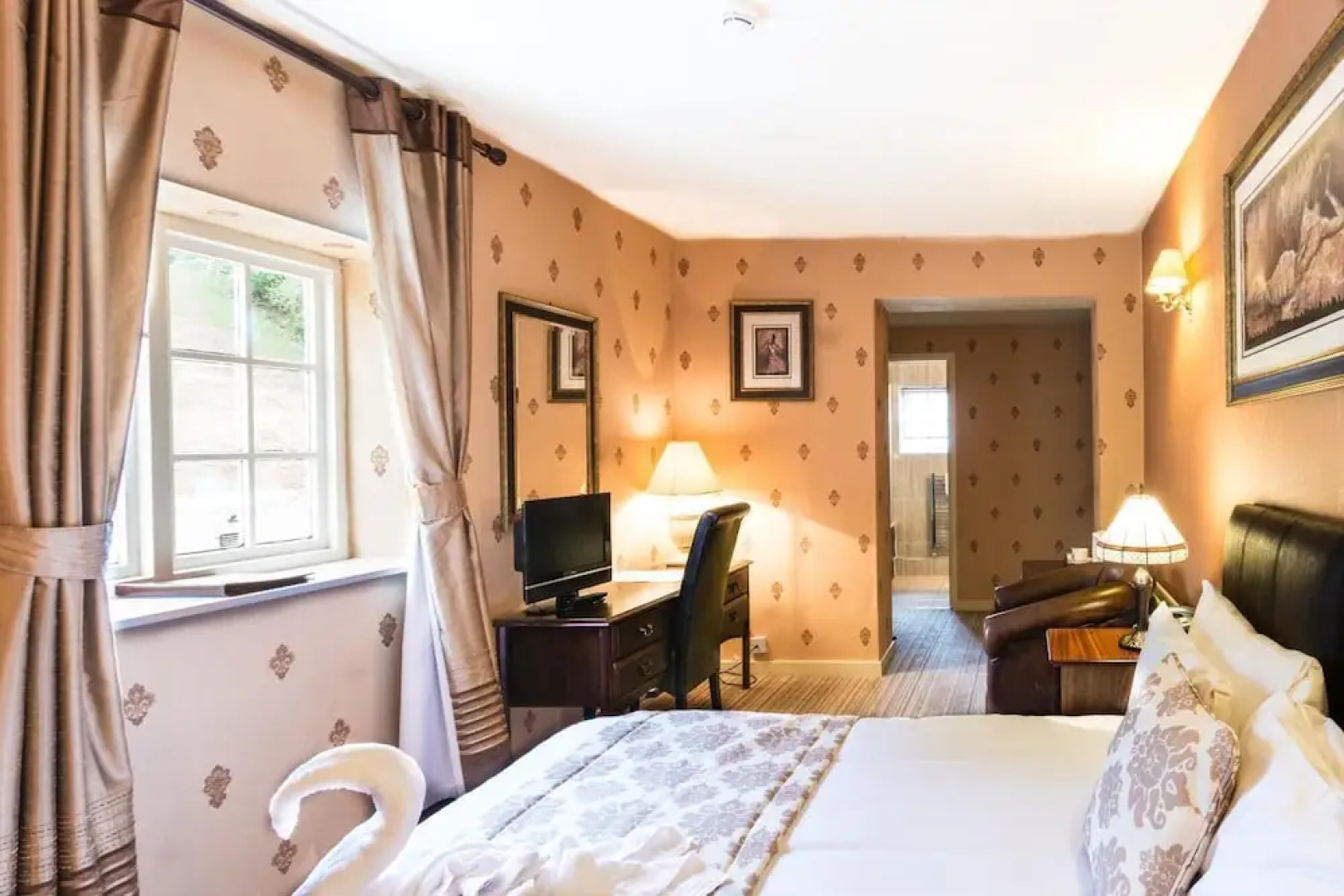 George Hotel