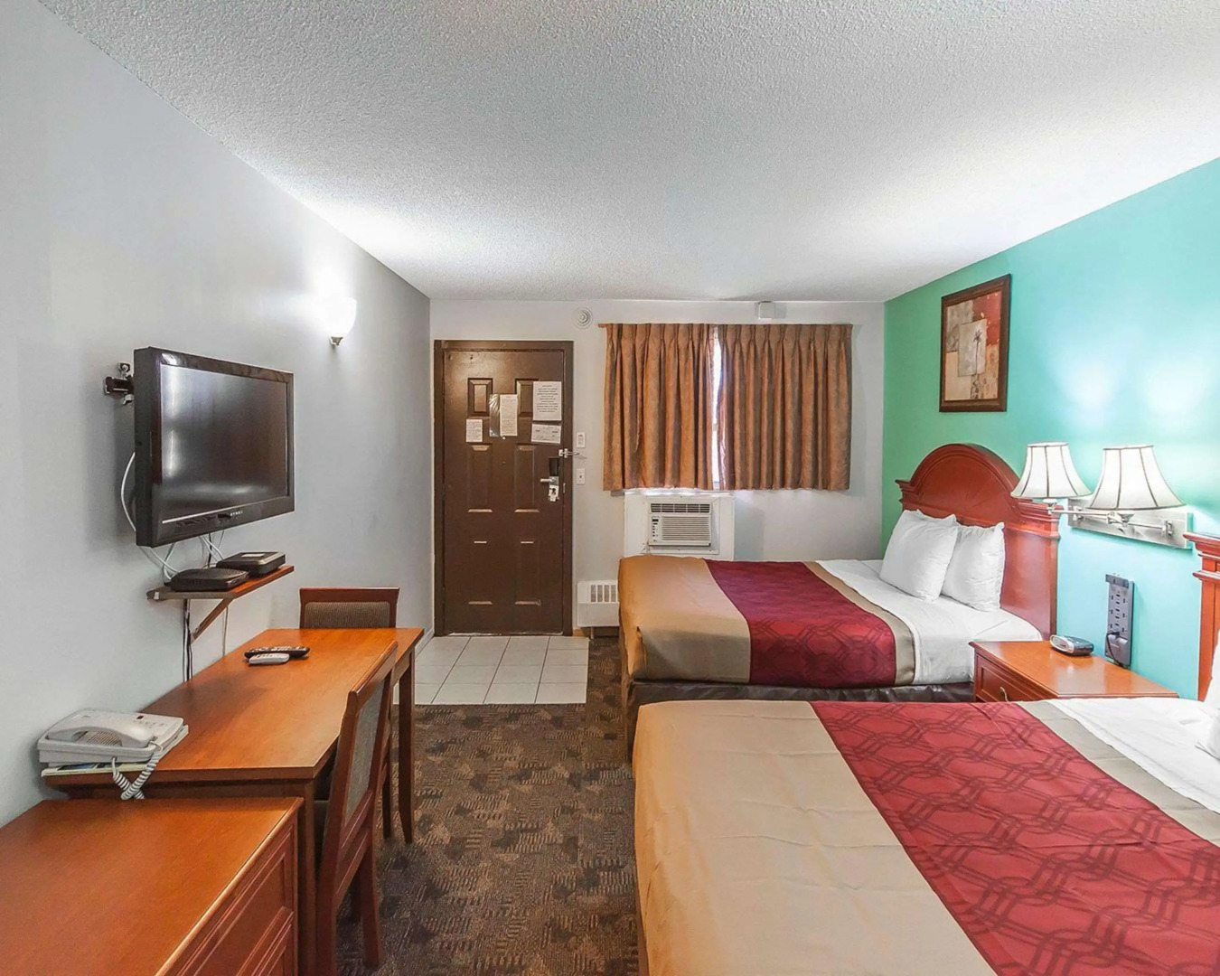 Econo Lodge Inn & Suites