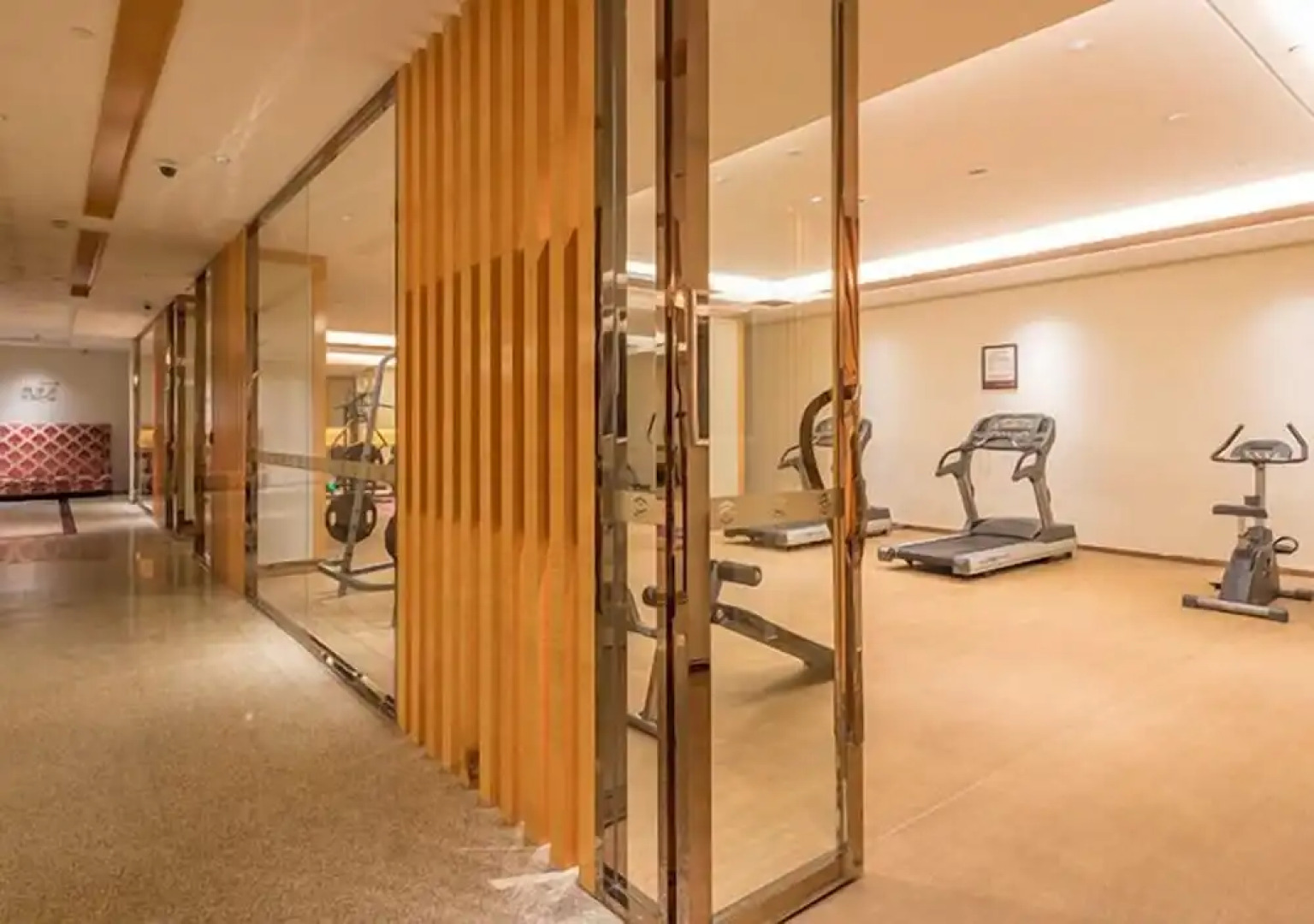 Luan Suntone Plaza Hotel