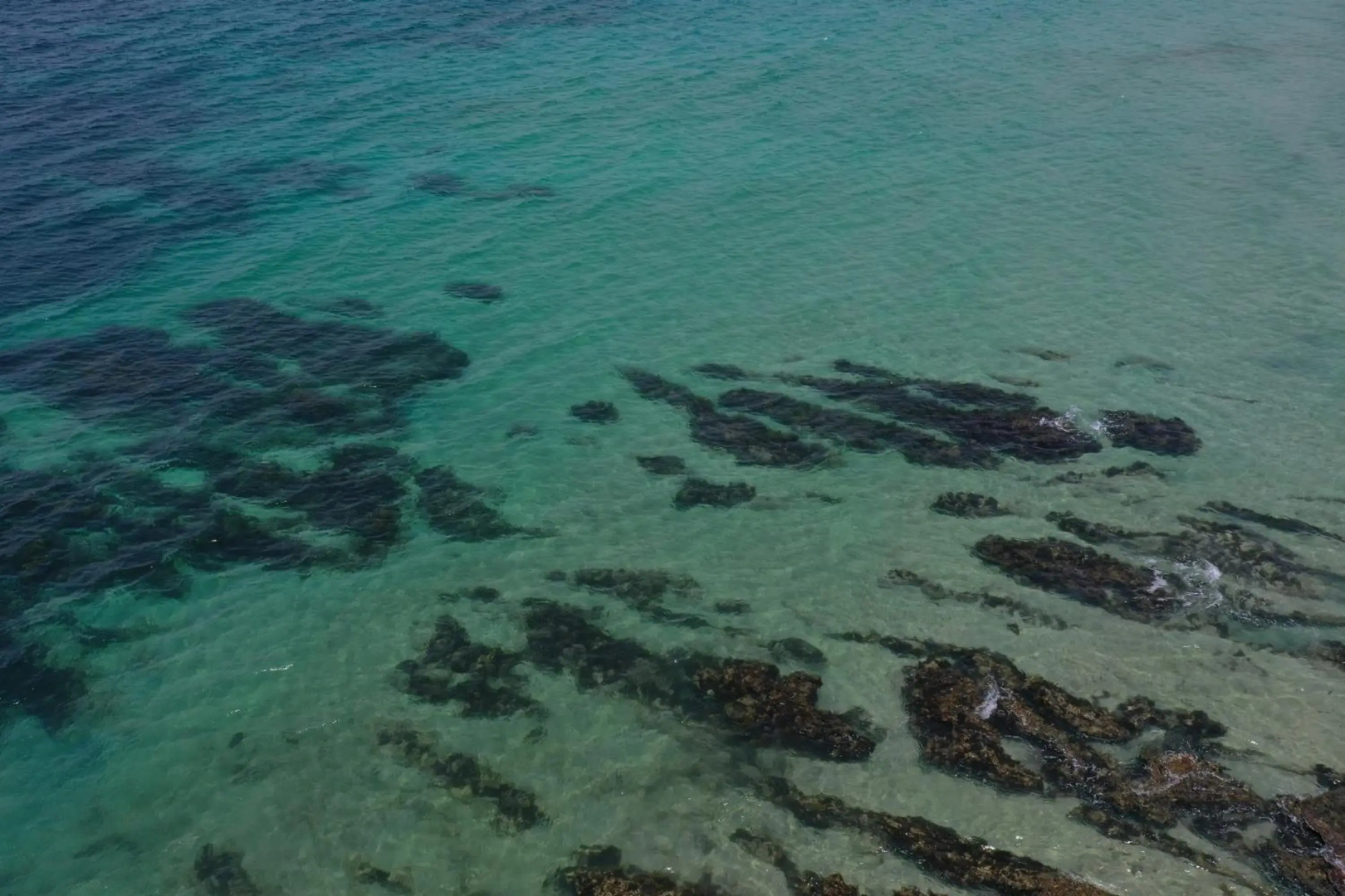 JUST-4-YOU! amazing sea views, WIFI, fullly air-conditioned, king bed