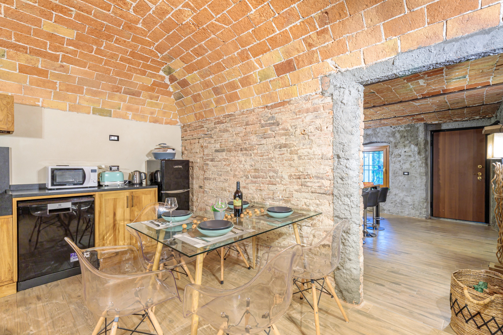 Cascina Liebe with sauna among vineyards