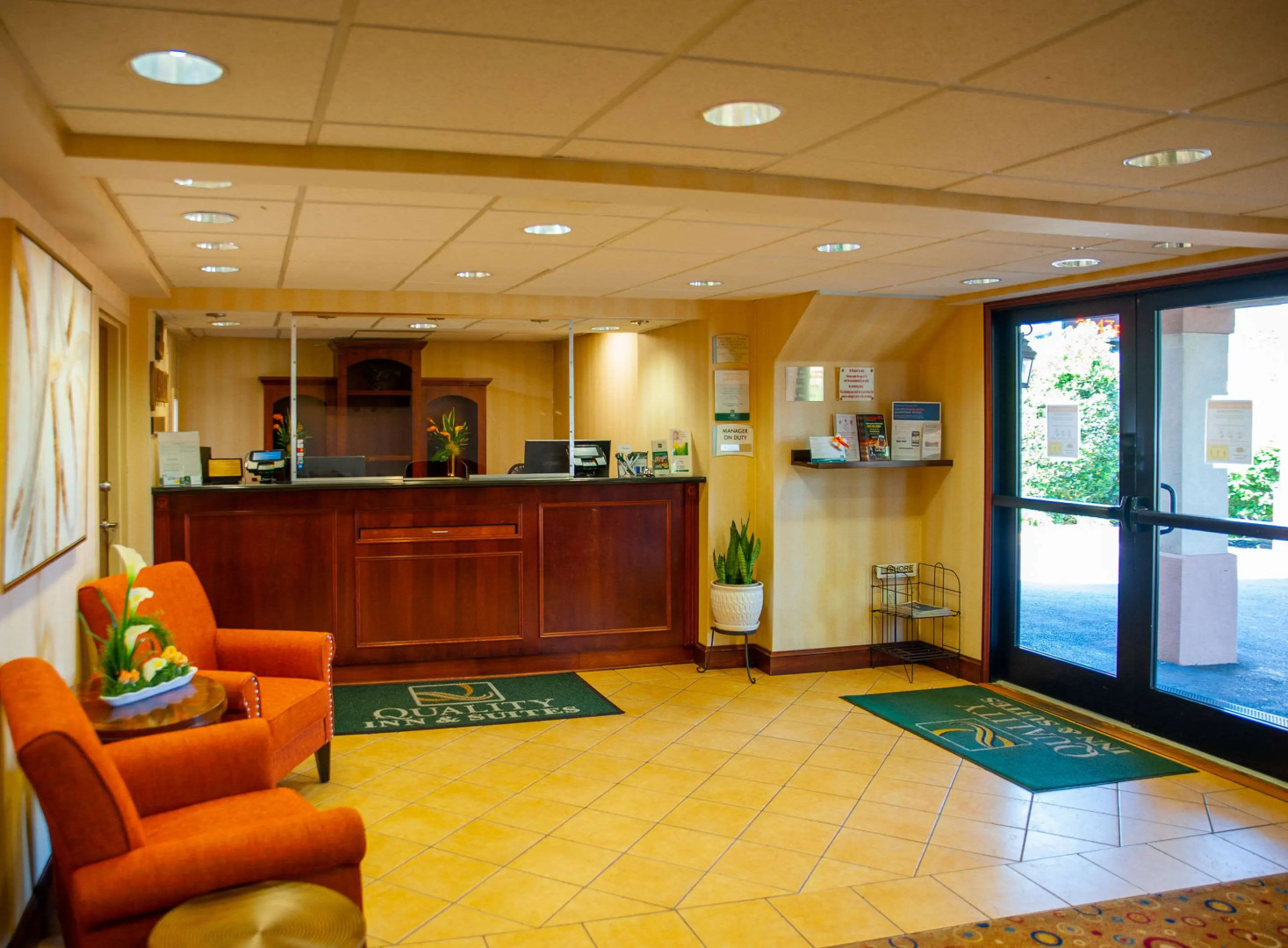 Hibiscus Inn & Suites