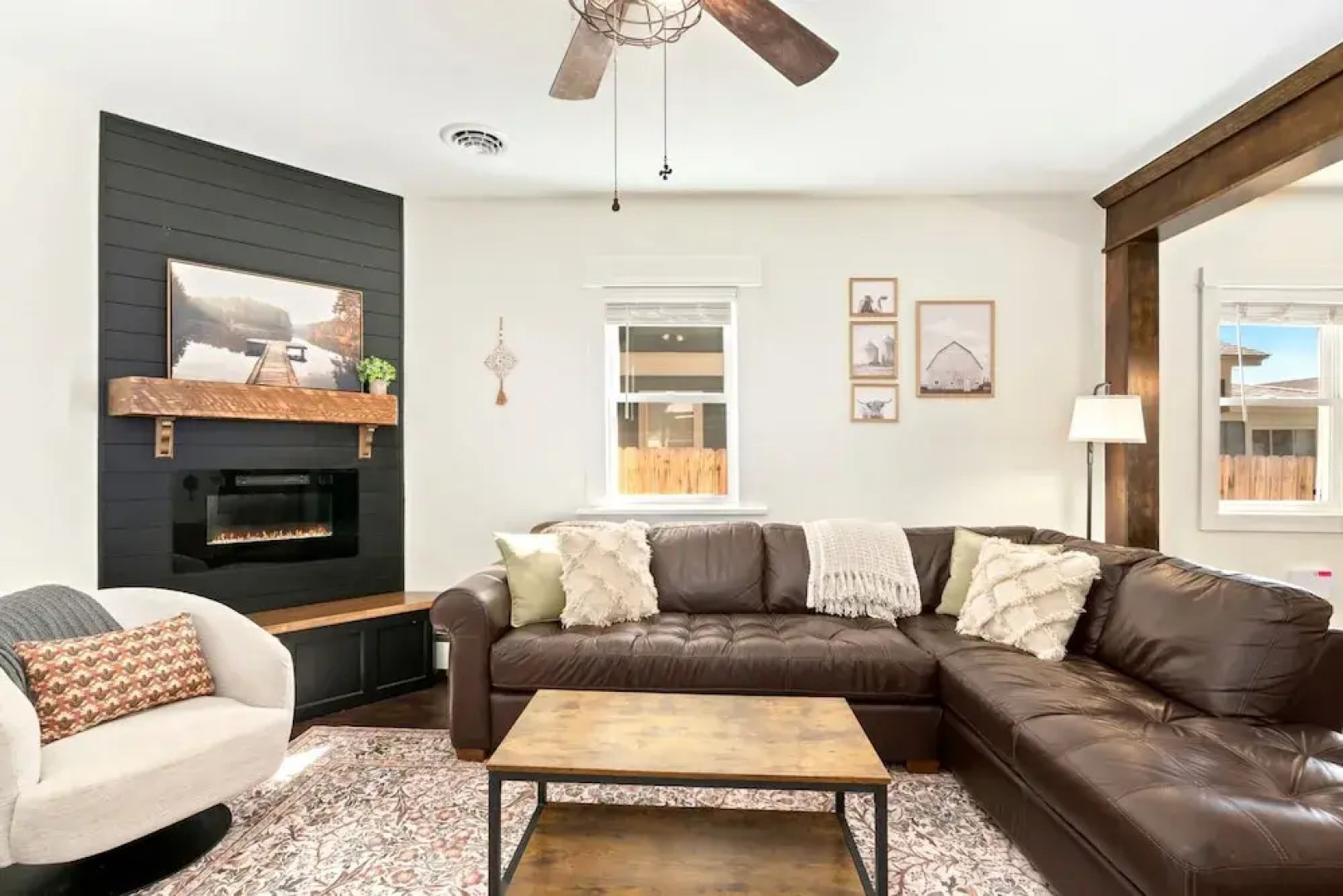 Windsor Farmhouse Family Fun, Yard & Fireplace