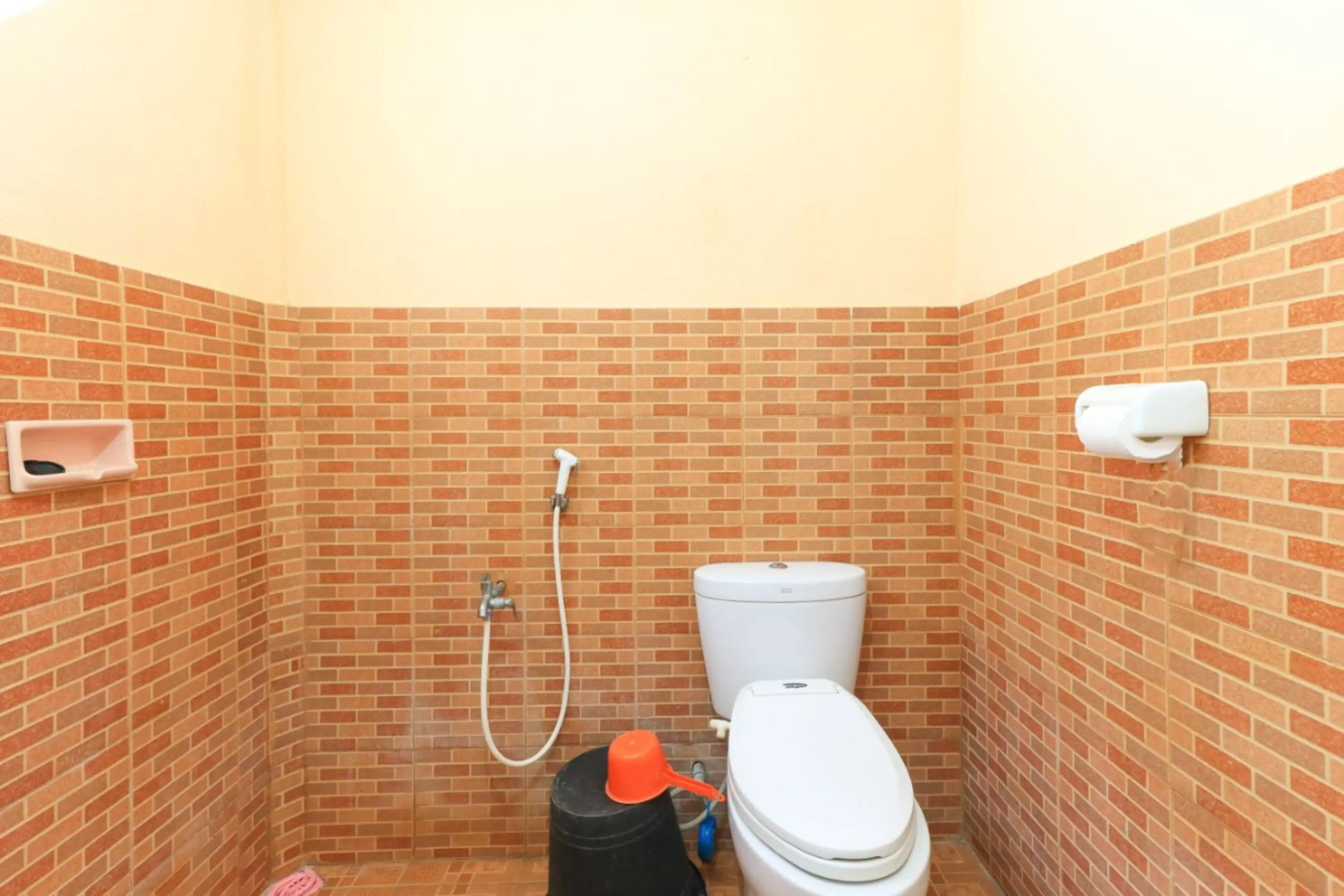 Hotel Tara Bar & Resto Air Sanih by ZUZU