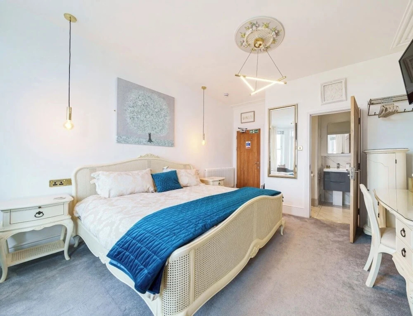 Lazy Waves Boutique B&B