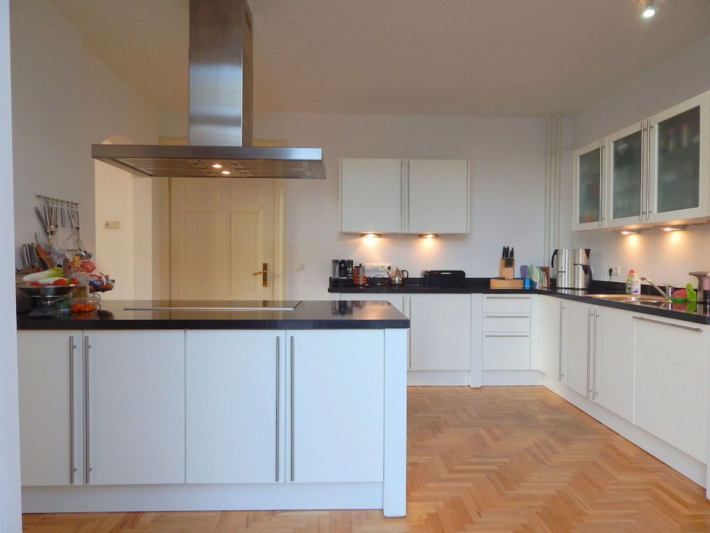 Opulent Villa with Sauna, Hot Tub, Pool