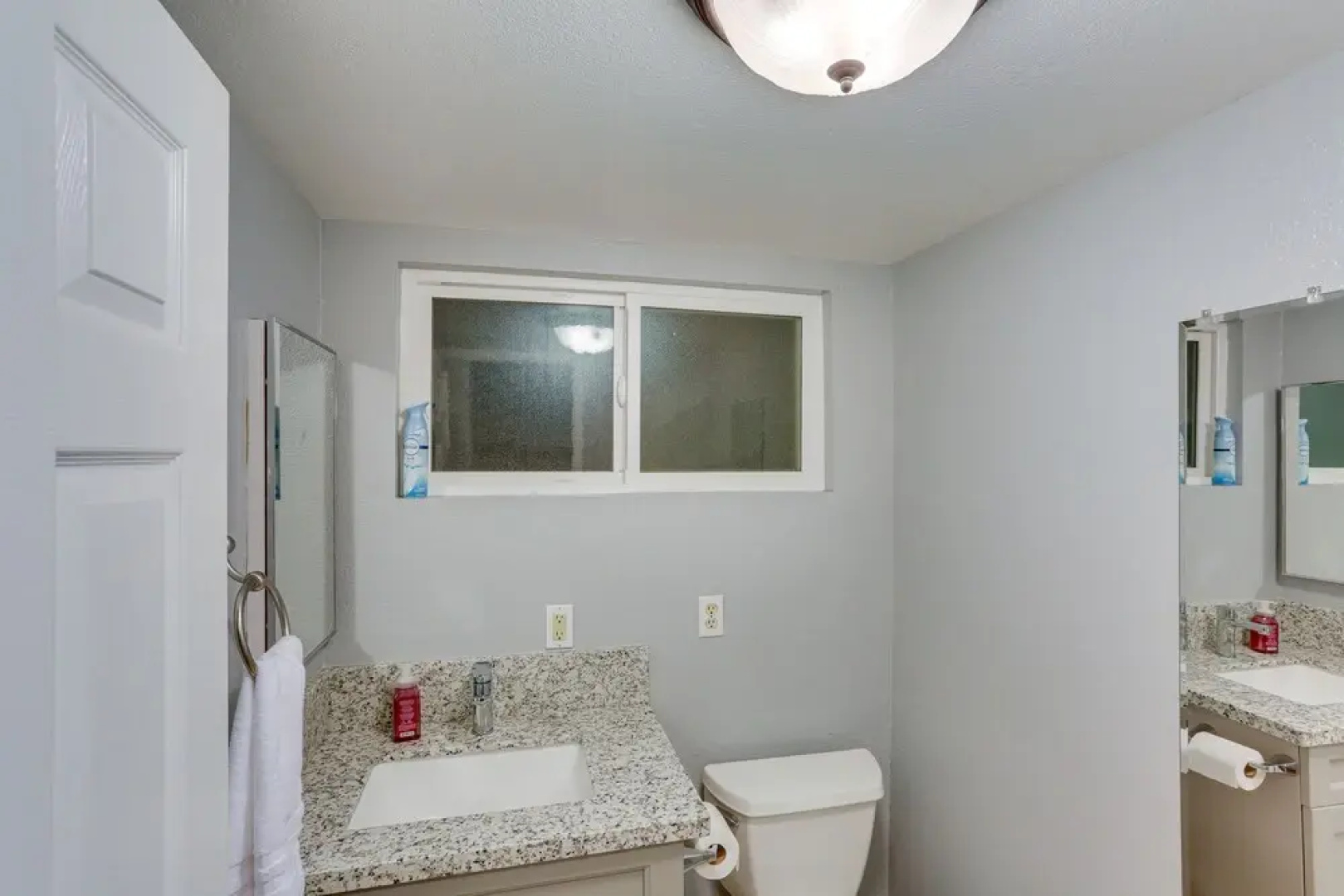 Cabin w/ 2 Decks - 3 Mi to Lake Arrowhead Village!