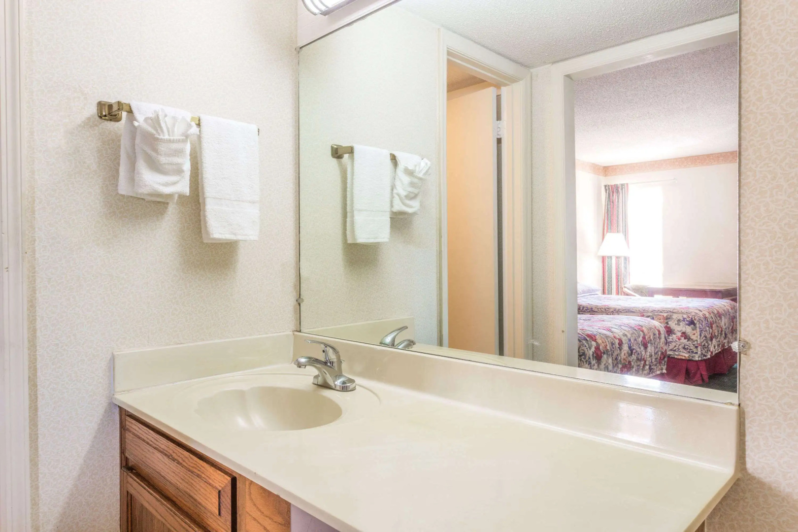 Days Inn by Wyndham Cornelia