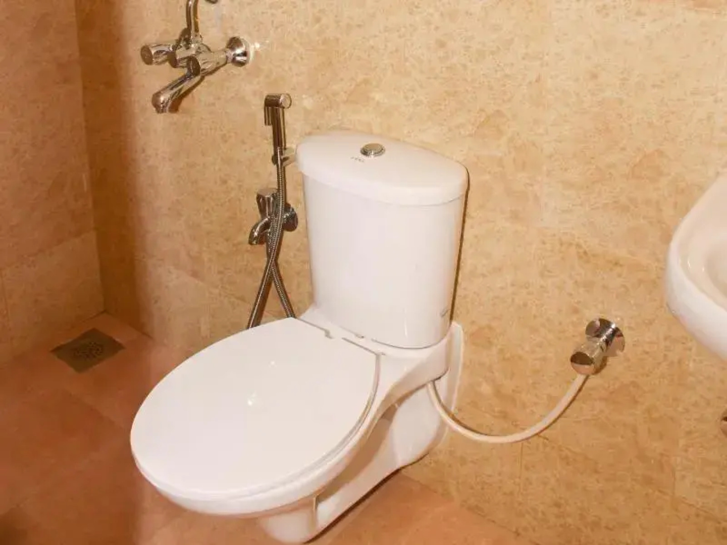 Amoura Guest House