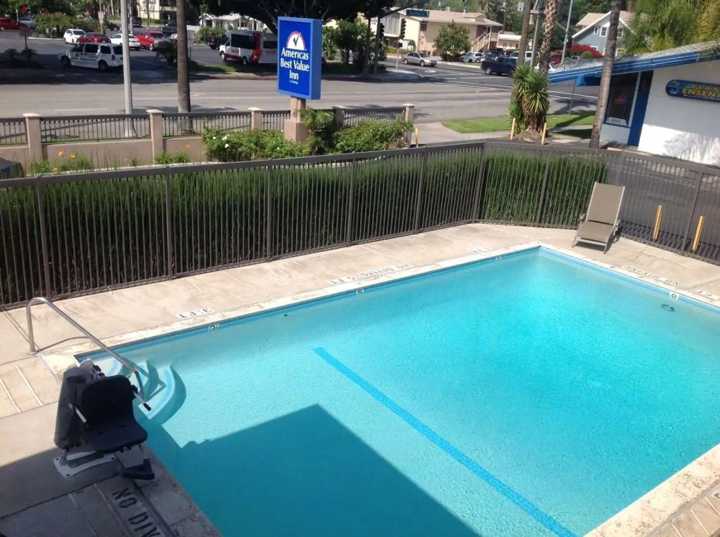 Raincross Hotel