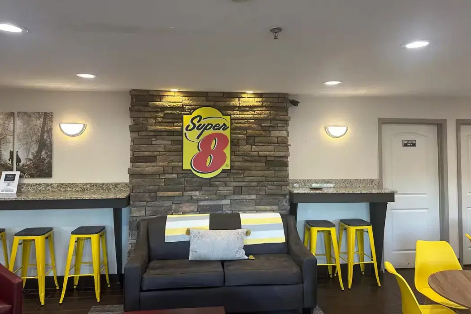 Super 8 by Wyndham Helen