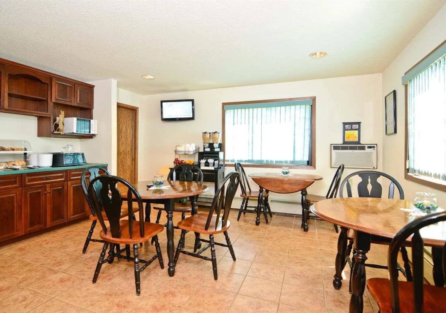 Super 8 by Wyndham Hayward WI