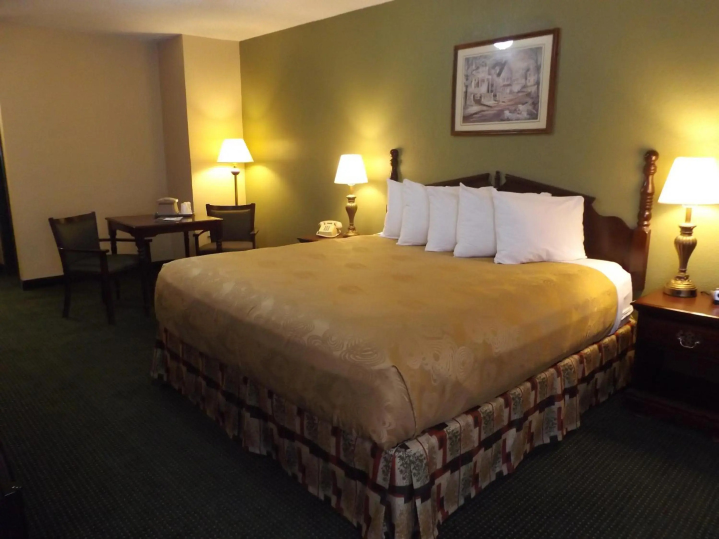 Angel Inn Near IMAX, a Travelodge by Wyndham