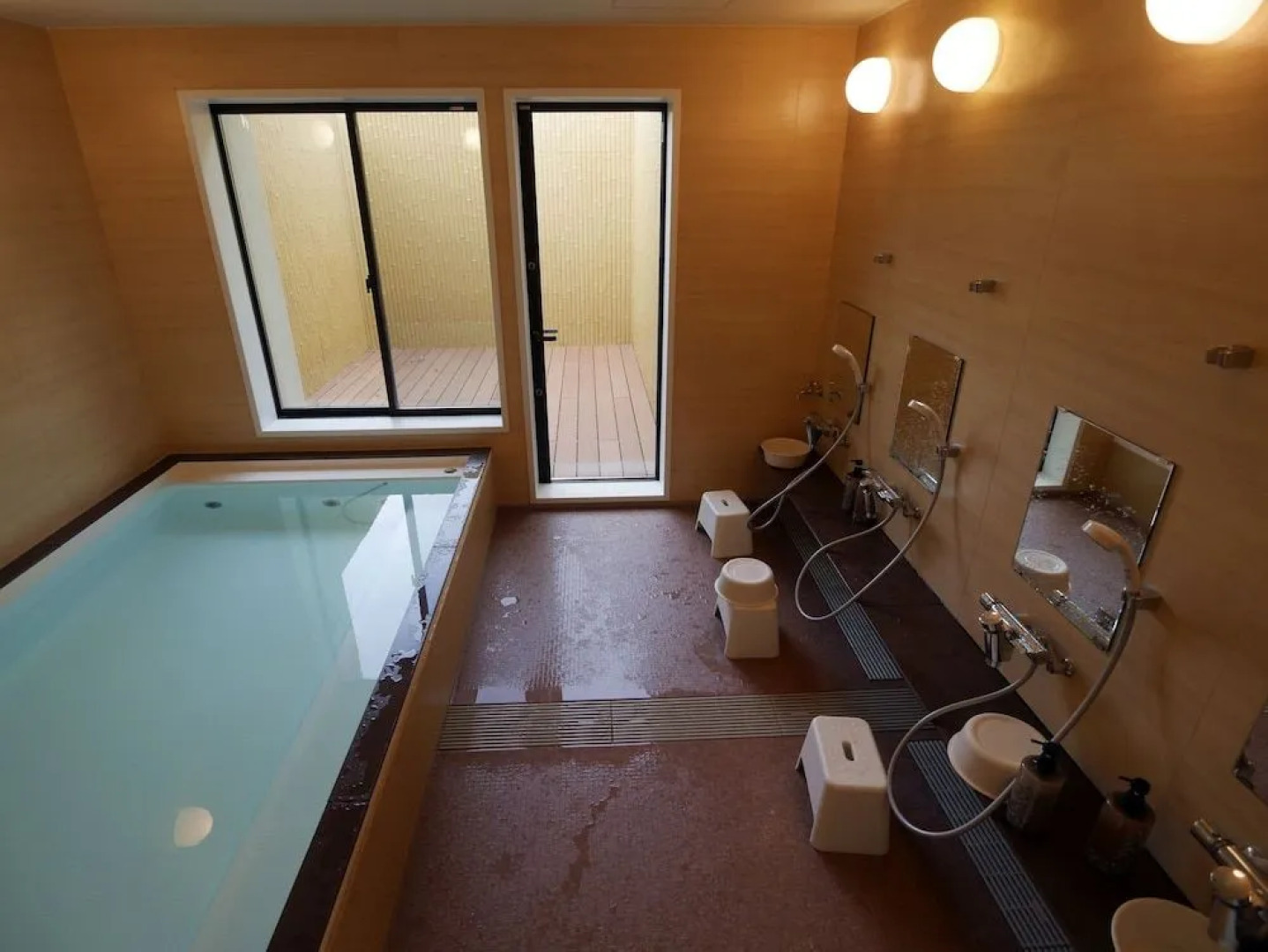 J-Hoppers Lake Biwa Guesthouse