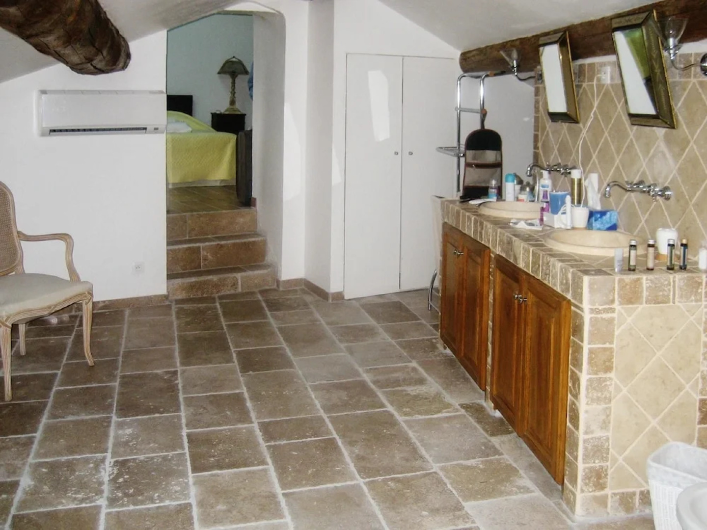 House With 4 Bedrooms in Mollégès, With Wonderful Mountain View, Priva