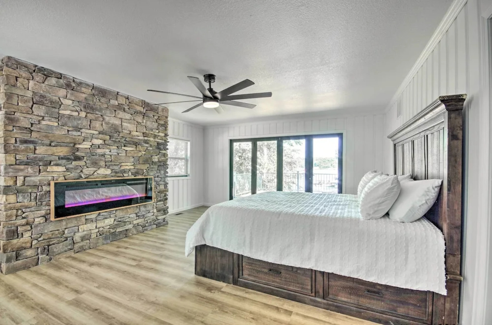 Waterfront Escape: Ozarks Home + Guest House!