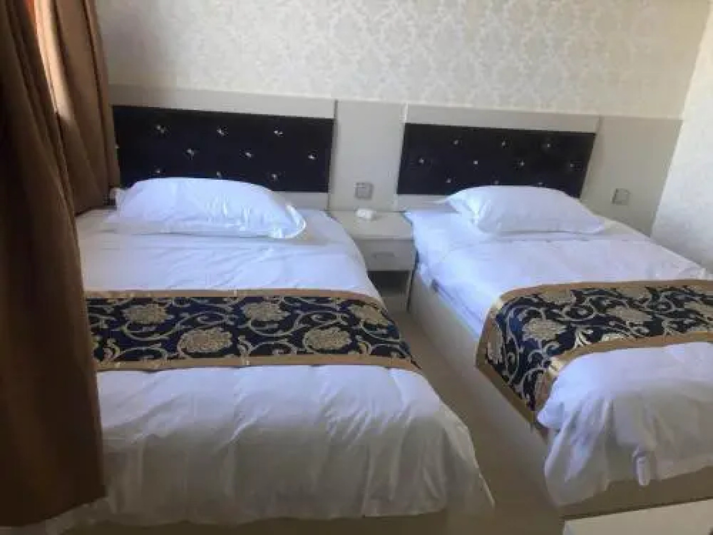 He Long Town Story Express hotel