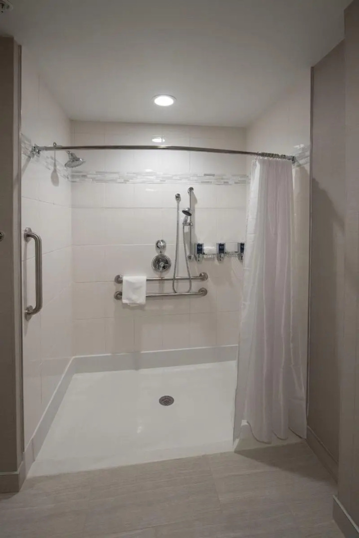 Four Points by Sheraton Charlotte - Lake Norman