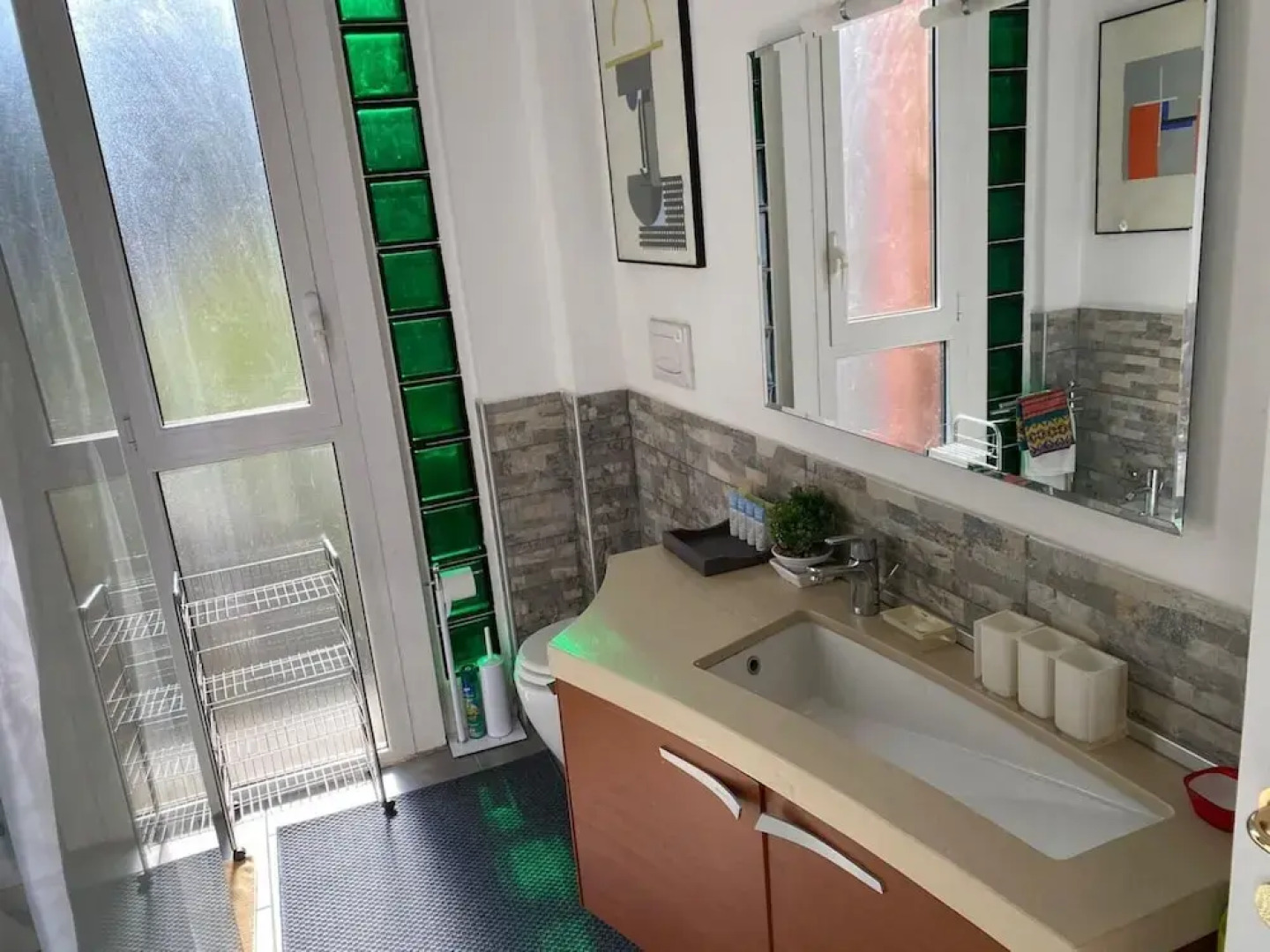 Elizaveta Apartment With Lake View and Terrace