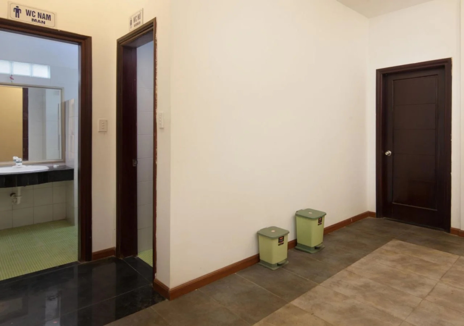 Catba Central Hostel