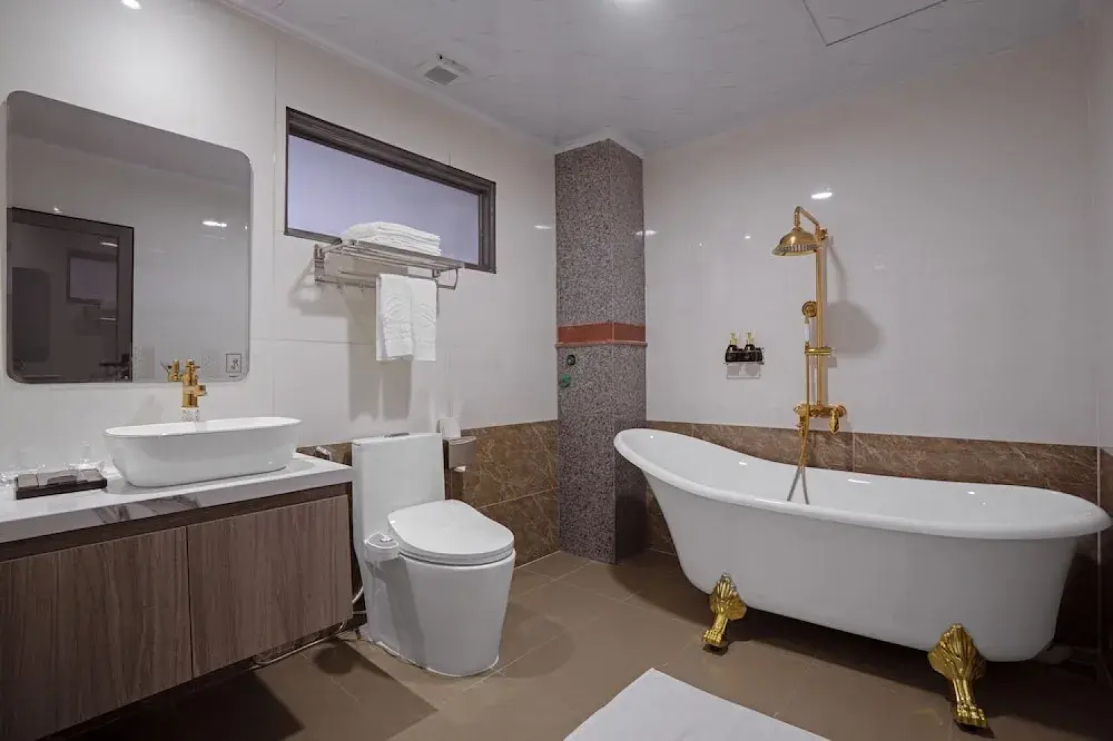 Đông Phương Hotel & Restaurant