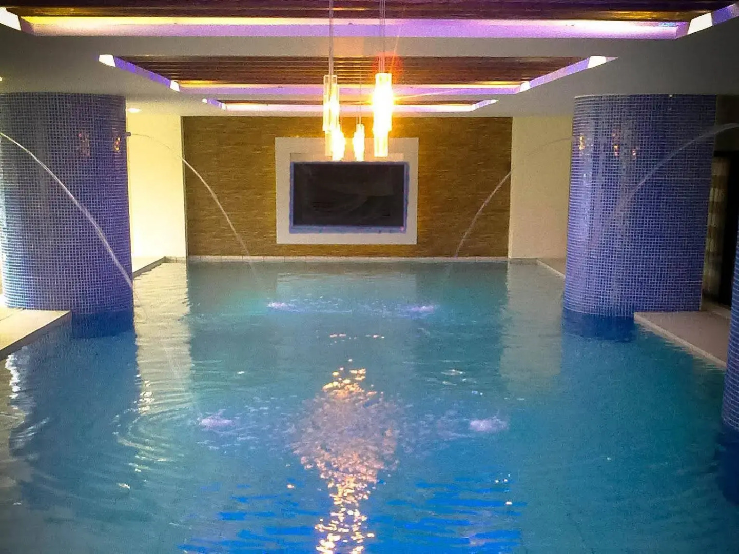 Hotel DreamWorld North EDSA