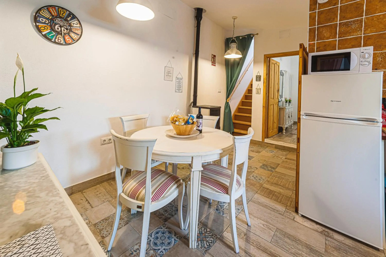 Self Catering Garden Apartment with a Private Garden and Shared Pool