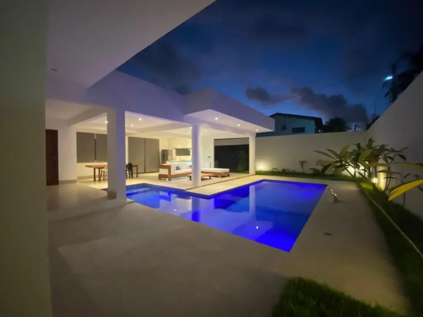Blanc Residence