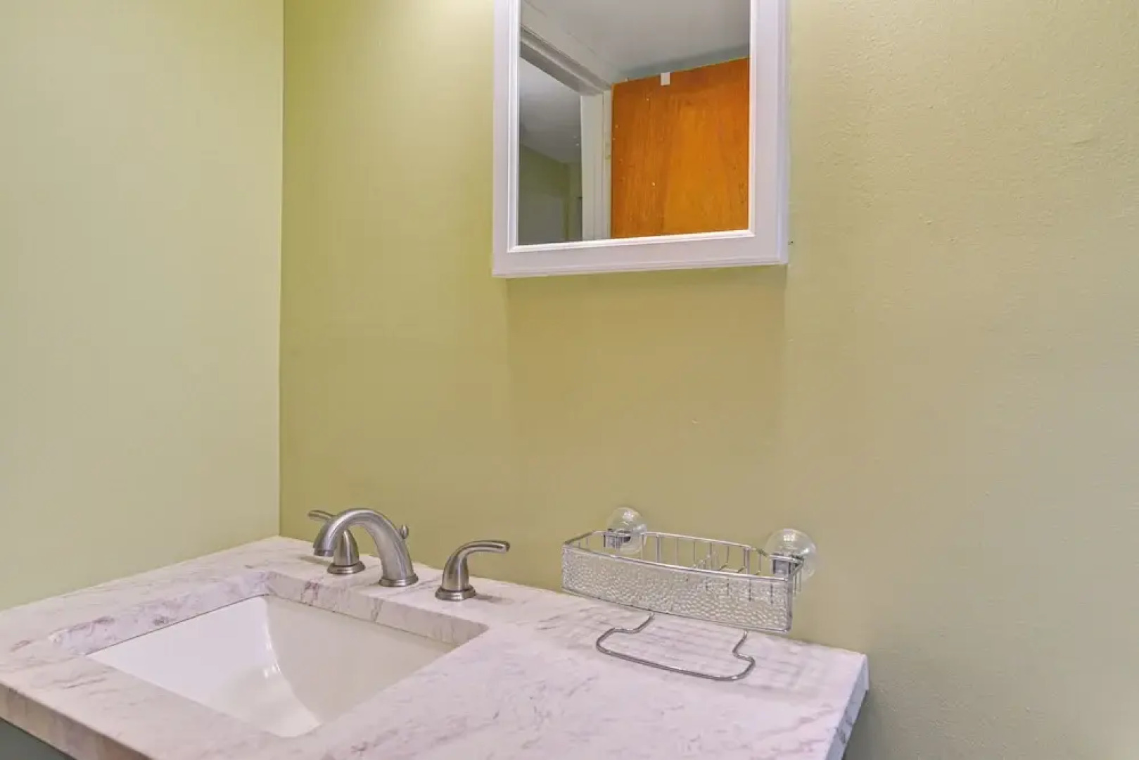 2 Mi to UBS Arena: Wfh-friendly Couple's Retreat