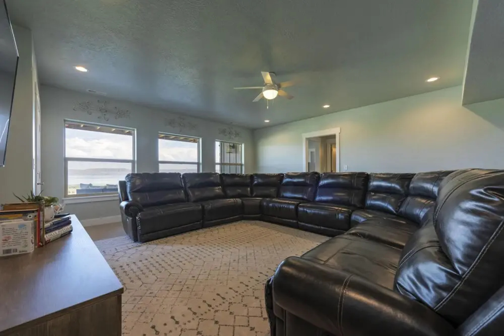 Lotus Lodge With Bear Lake Luxury Rentals