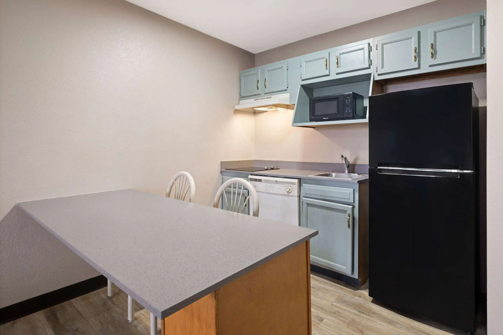 Days Inn & Suites by Wyndham Kokomo