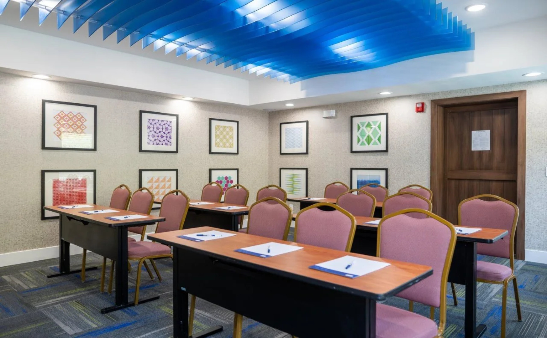 Holiday Inn Express & Suites Lake Forest by IHG