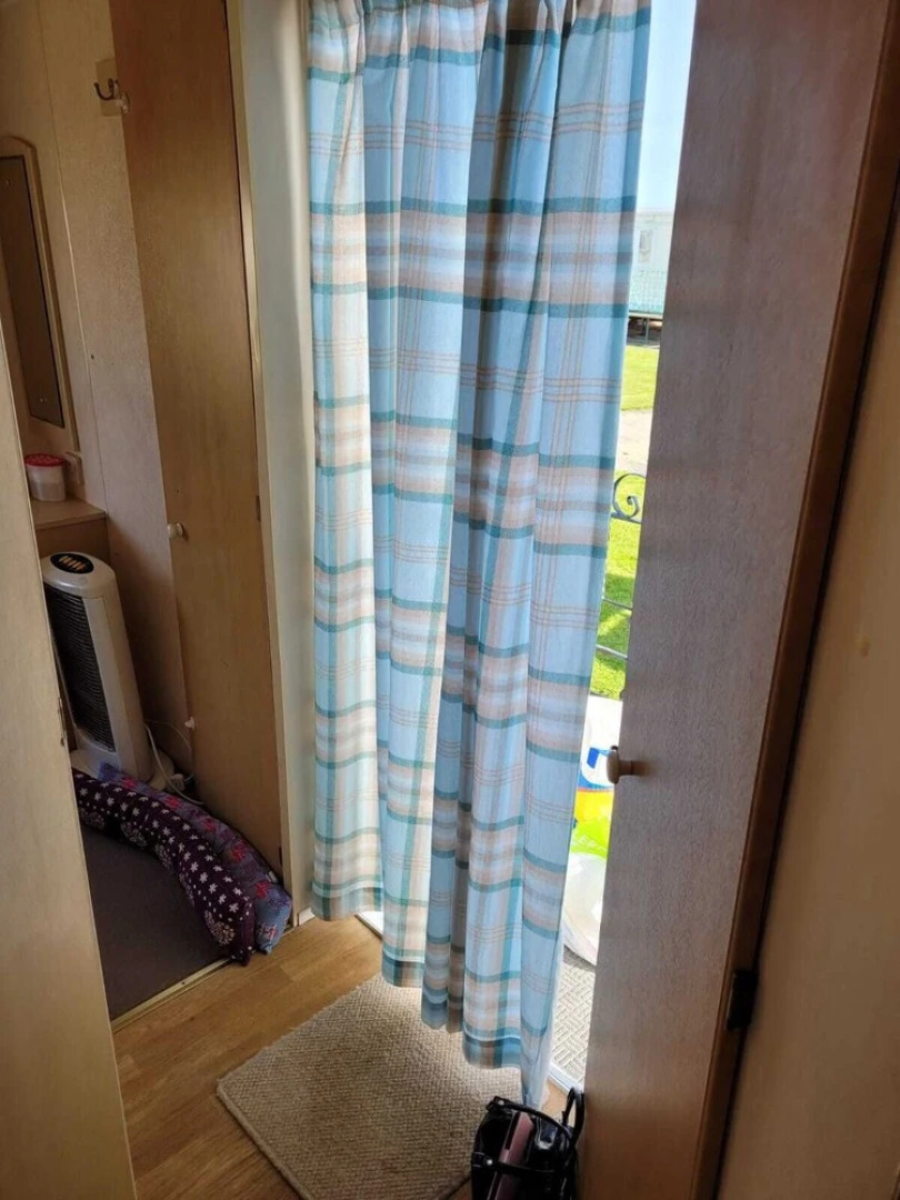 Caravan - Sleeps 4 - Parking - 10mins To Beach