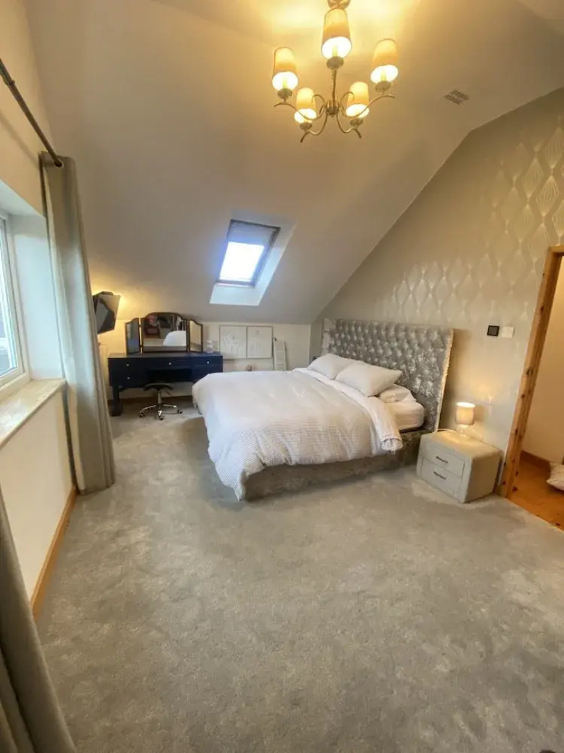 3 Bedroom House, Hot Tub,torbay, Sleeps 6, Parking