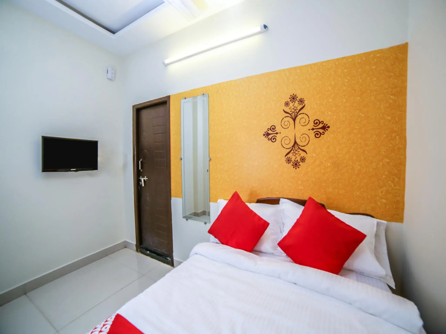 OYO 13909 Kartikeya Grande